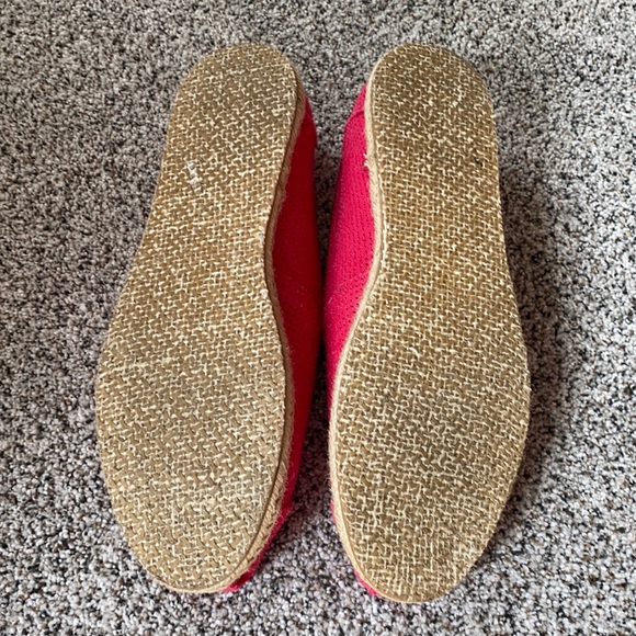 Excellent condition Toms red espadrille size 11 Women’s - Picture 3 of 4